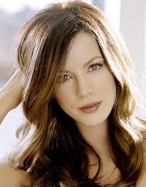 <p><b>Kate Beckinsale</b></p>  Dnyann en saygn niversitelerinden biri olan Oxford'da Fransz ve Rus edebiyat okudu.