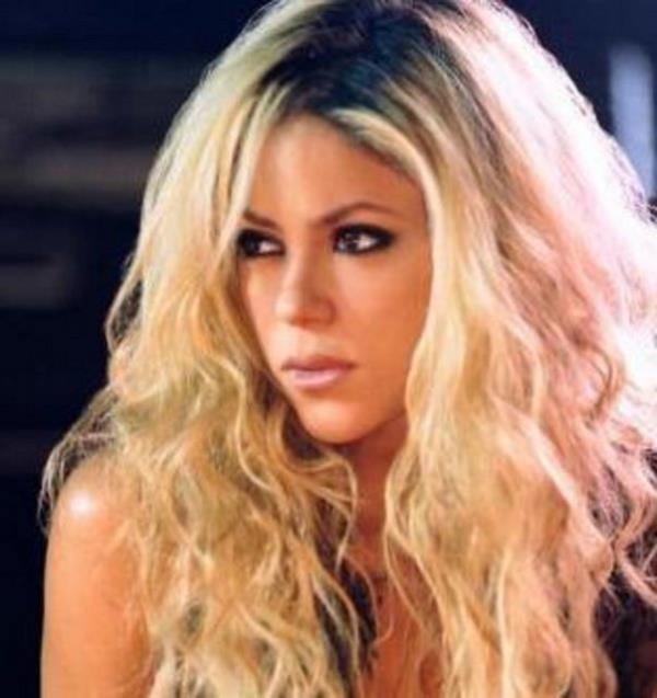 <p><b>Shakira</b></p>  Mzik dnyasnn en seksi yldzlarndan biri olan Shakira ayn zamanda ok da zeki.