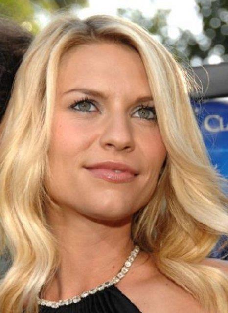 Yale niversitesi'ndeki psikoloji eitimini de oyunculuk kariyeri uruna brakt.