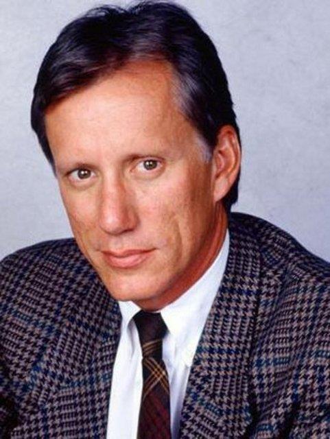 <p><b>James Woods</b></p>  Politika bilimleri konusunda eitim ald.