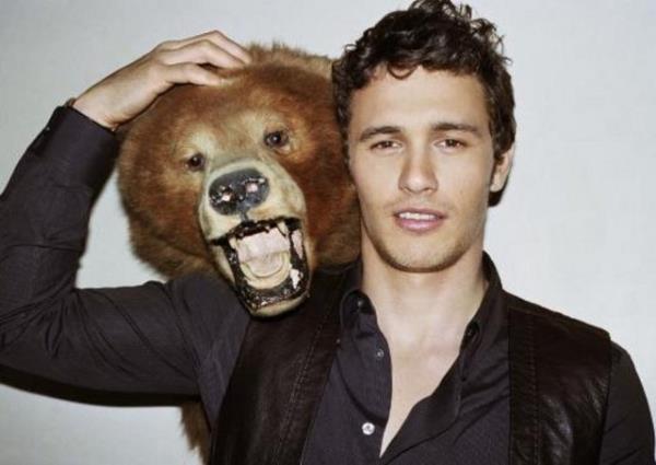 <p><b>James Franco</b></p>  En byk hobisi eitli yksek okul ve niversitelerden diploma toplamak. UCLA'dan mezun olduktan sonra New York University'de film yapmcl okudu.