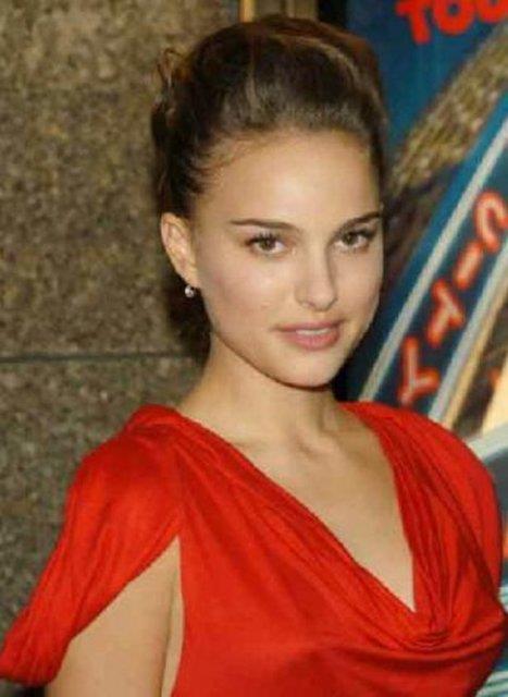 ngilizce'nin yansra branice, Franszca ve Japonca'y da akc biimde konuabiliyor.