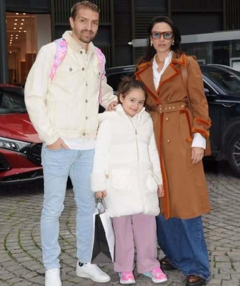 <strong>Sevilen �iftten Caner Erkin, y�llar sonra e�iyle tan��ma hikayelerini ilk kez anlatt�.&nbsp;</strong>