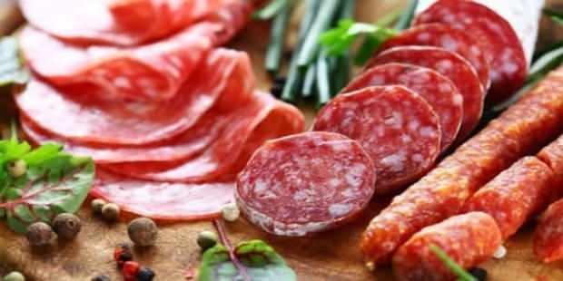 Yap�lan ara�t�rmalar, tek bir dilim salam�n g�nl�k tuz ihtiyac�n�n �nemli bir k�sm�n� kar��lad���n�; a��r� tuz t�ketiminin ise y�ksek tansiyon ve kalp sa�l��� �zerinde olumsuz etkilere yol a�abildi�ini g�steriyor.