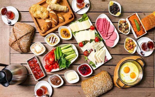 Uzmanlar sa�l�kl� beslenmenin en �nemli ���n� olarak g�r�len kahvalt�n�n gitgide g�da end�strisinin pen�esinde b�y�k bir tehdit alt�nda oldu�u ile ilgili uyar�da bulunuyor.