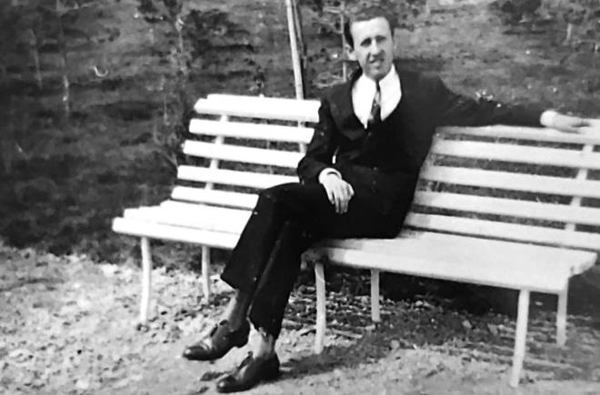 <h3>K��k�n tarihi ve Orhan Veli'nin ya�am ser�veni</h3><p>A�a��daki tablo, sat��a sunulan tarihi k��k�n �nemi ile usta �airin hayat�ndaki kritik kilometre ta�lar�n� �zetliyor:</p><table style="font-family:google sans text,sans-serif !important;line-height:1.15 !important;margin-bottom:32px;margin-top:0 !important"><thead><tr><td><strong>Kategori</strong></td><td><strong>Detaylar</strong></td></tr></thead><tbody><tr><td><span><strong>Konum</strong></span></td><td><span>Beykoz, Yal�k�y, �shak A�a Caddesi</span></td></tr><tr><td><span><strong>Do�um Tarihi</strong></span></td><td><span>13 Nisan 1914</span></td></tr><tr><td><span><strong>Mevcut Durum</strong></span></td><td><span>�zel m�lk stat�s�nde, sat�� ilan� yay�nda</span></td></tr><tr><td><span><strong>Fiyat</strong></span></td><td><span>80 Milyon TL</span></td></tr><tr><td><span><strong>Edebi Kimlik</strong></span></td><td><span>Garip Ak�m�'n�n kurucusu, serbest �iirin �nc�s�</span></td></tr><tr><td><span><strong>Vefat</strong></span></td><td><span>14 Kas�m 1950 (Beyin kanamas� sonucu)</span></td></tr></tbody></table>