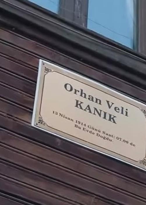 <li><p><strong>E�itim ve Arkada�l�klar:</strong> Ankara Erkek Lisesi'nde okurken Garip ak�m�n�n di�er ortaklar� Oktay Rifat Horozcu ve Melih Cevdet Anday ile tan��t�. Lisede Ahmet Hamdi Tanp�nar gibi dev isimlerin ��rencisi oldu.</p></li><li><p><strong>Edebi Devrim (Garip):</strong> 1941'de yay�mlanan "Garip" kitab� ile �iirdeki vezin, kafiye ve s�z sanatlar�n� reddetti. "Kitabe-i Sengi Mezar" �iiriyle s�radan insan�n nas�r�n� �iire sokarak geleneksel anlay��� y�kt�.</p></li><li><p><strong>M�cadelesi ve Vefat�:</strong> "Yaprak" dergisini ��kararak edebiyat d�nyas�na y�n verdi. 1950 y�l�nda Ankara'da belediyenin a�t��� bir �ukura d��erek ba��ndan yaraland�; birka� g�n sonra �stanbul'da beyin kanamas� ge�irerek vefat etti.</p></li>
