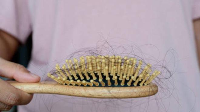 New York merkezli dermatolog Michele Green, sa� derisinde kronik enflamasyonun d�k�lmenin �nemli nedenlerinden biri oldu�unu vurguluyor. Green?e g�re biberiye ya��n�n anti enflamatuar etkisi sa�l� derinin sakinle�mesine katk� sa�layabiliyor. Bu da sa� tellerinin daha g��l� uzamas�na zemin haz�rl�yor.