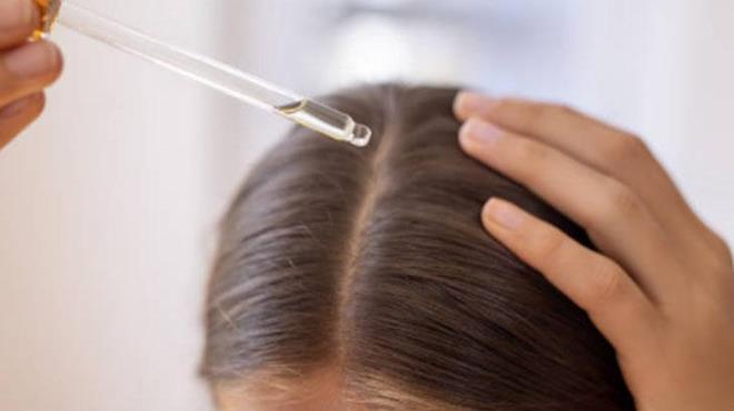 Uzmanlara g�re biberiye ya��n�n en �nemli etkisi sa�l� derideki kan dola��m�n� art�rmas�. Artan mikro dola��m, k�l folik�llerinin daha fazla oksijen ve besinle bulu�mas�n� sa�l�yor. Bu durum zay�flam�� k�klerin yeniden g�� kazanmas�na yard�mc� oluyor.