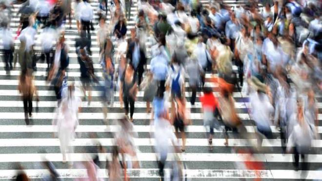 <p>18-24 ya� grubunda mutluluk oran� 2,6 puan art��la y�zde 54,4;</p>    <p>25-34 ya� grubunda 2,6 puan art��la y�zde 53,6,</p>    <p>35-44 ya� grubunda 5 puan art��la y�zde 52,9,</p>    <p>45-54 ya� grubunda 4,3 puan art��la y�zde 50,8 ve 65 ya� ve �zerindekilerde 0,2 puan art��la y�zde 54,3 olarak y�kseldi.</p>