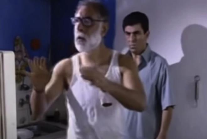 Dizinin istenmeyen baba-o�lu ile haf�zalara kaz�nan ikilinin birlikte verdi�i poz, sosyal medyada nostalji r�zgar� estirdi.