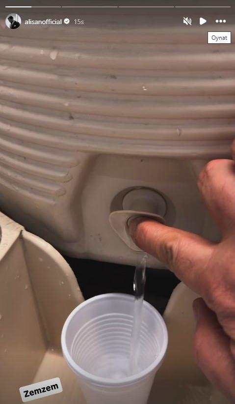 �nl� t�rk�c�n�n Umre'den yapt��� payla��mlar ve yazd��� not herkesi duyguland�rd�.&nbsp;