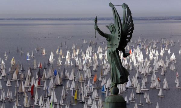Trieste Liman'n dolduran yelkenliler "Barcolana Regatta" yarnn start almasn bekliyor. "Barcolana Regatta" yelken yar, Kuzey talya'daki Trieste Krfeiz'nde her yl dzenleniyor.     <p><b>talya</b></p>