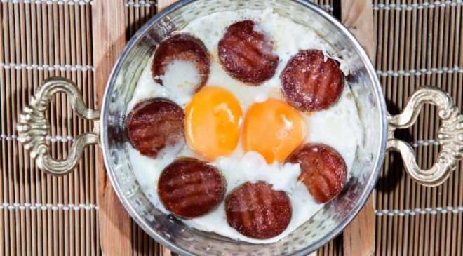 <strong>�te yandan salam, sosis gibi i�lenmi� g�dalar ve tur�ular sahurda t�ketilmemeli.&nbsp;</strong>