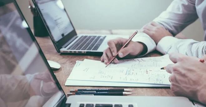 <h2 class="text-size-20 md:text-size-24 px-2.5 mt-2 text-black font-bold pt-2">AKADEM�DE YA� HADD� Y�KSEL�YOR MU?</h2><div class="text-size-18 md:text-size-20 p-3 pb-1 font-medium text-black ck ck-content break-words leading-normal"><p>Taslakta y�ksek��retim geneline dair ba�ka maddeler de var. ��retim �yelerinin halihaz�rda 67 olan ya� haddinin 72'ye ��kar�lmas� �zerinde duruluyor.</p><p>&nbsp;</p><p><strong>D�S�PL�N CEZALARI A�IRLA�ACAK MI?</strong></p><p>&nbsp;</p><p>Ter�r �rg�t� propagandas� yapan, �rg�t ad�na faaliyette bulunan, �niversitelerde �iddet veya nefret ama�l� bildiri, afi� ve pankart asan ve da��tanlara disiplin cezas� da yolda.</p></div>