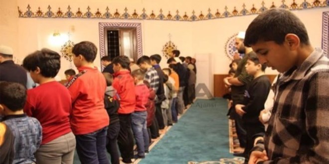 �ocuklar teravih namaz�na g�t�r�lmeli mi?