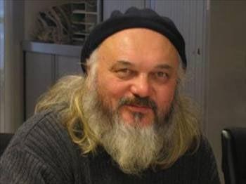 Trk'n gzel yzn, kuvvetli endamn, prltl kostmn, zarif tavrlarn, kibar gln, aslanca kkreyiini frayla gstermek mmkndr. fakat pek g olan, trkn zn gstermektir. bu z, ay gibi grlr fakat gsterilemez. <b>Decamps (Fransz ressam)</b>