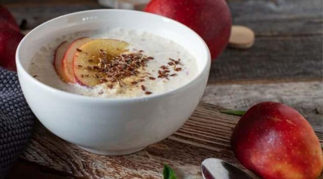 <strong>B�y�k bir kase yo�urdun i�erisine keten tohumu ekleyerek hem leziz hem de faydal� bir ���n olu�turabilirsiniz.</strong>