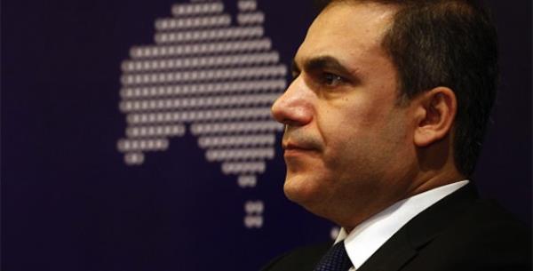 <P>Fidan, lisans eitimini University of Maryland University College'da ynetim ve siyaset bilimi eitimi alarak yapt. TSK'da iken Almanya'daki NATO Sratli Reaksiyon Kolordusu Karargah'nda bulundu. Trkiye'yi 11 yldr yneten AK Parti'nin kurulduu sene TSK'daki grevinden ayrld. Ordudan ayrldktan sonra Avustralya'nn Ankara Bykelilii'nde siyasi ve ekonomik danman olarak grev yapt.</P>