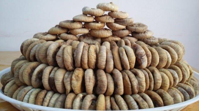 �nsan sa�l���na faydas� y�zy�llard�r bilinen inciri uzmanlar hayat�n her alan�nda t�ketilmesi gerekti�ini belirtiyor. Y�ksek oranda lif ve do�al �eker bar�nd�ran indir taze halinden �ok kuru hali tercih ediliyor. Bunun da nedeni kuru halindeki lif oran� daha  y�ksektir. Uzmanlar Ramazan da sa�l�kl� bir oru� s�reci i�in sahurda yatmadan 2 tane kuru incir tavsiye ediyor.