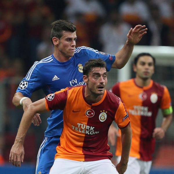 <p><b>RIERA'NIN BAVULU HAZIR </b></p>  G.Saray ile olan szlemesi sezon sonunda bitecek Albert Riera devre arasnda takmdan ayrlmay kafasna koydu. Daha nce ayrlmayacan belirten Riera, tribnde oturmaktan skldn belirterek, ocak aynda lkesi spanya'da dnme karar ald. G.Saray'n Riera'nn yerine byk bir ihtimalle kadrosuna Carlinhos'u katacak.