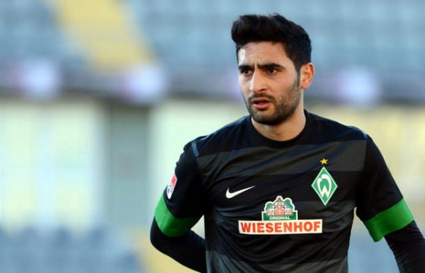 <p><b>MANCINI'NN TALEB...</b></p>   Yabanc kontenjan nedeniyle lig malarnda sknt yaayan Galatasaray, Mehmet Ekici'nin peinde. Son iddiann imzas ise Tobias Feldhoff. Nordsee Zeitung gazetesinde alan Feldhoff, Roberto Mancini'nin Werder Bremen'de mutlu olmayan Mehmet Ekici'yi istediini, Galatasaray'n Alman ekibiyle temasa getiini iddia etti.