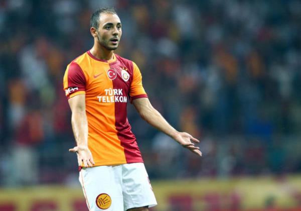 <p><b>K YOLCU VAR </b></p>  Galatasaray Ocak aynda transfer yapmak iin imdiden formller aryor... Albert Riera sorununu byk lde zen Sar-Krmzl ynetim spanyol futbolcuya ocak aynda aktan para vererek szlemesini fes edecek. Ynetim Amrabat ve Dany'i de ocak aynda kiraya vermeyi planlyor. Teknik direktr Mancini bu 3 futbolcu hakknda imdilik byle bir karar alrken, bunu ynetim ile paylaaca da gelen haberler arasnda.