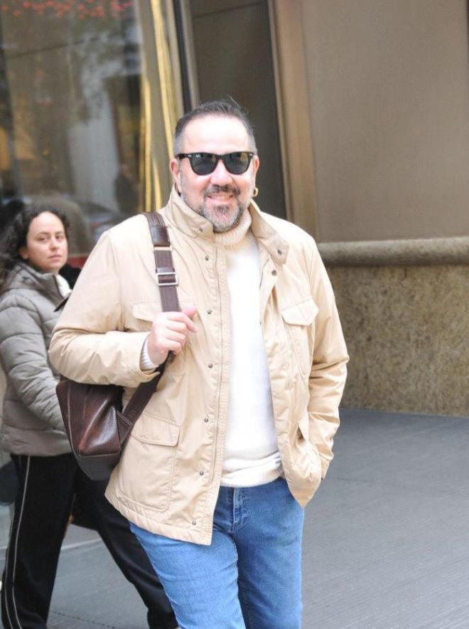 <strong>Son zamanlarda verdi�i kilolarla g�ndeme gelen Demirer, ayak�st� gazetecilerin sorular�na yan�tlad�.</strong>