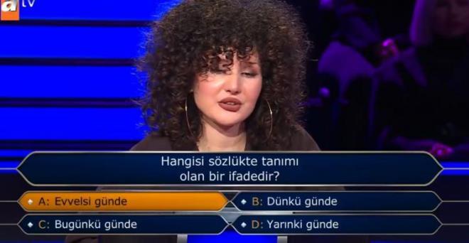 <strong>E�er yan�t verseydi "A" se�ene�inde karar k�laca��n� belirten yar��mac�, do�ru yan�t� g�r�nce �a�k�nl�k ya�ad�.</strong>