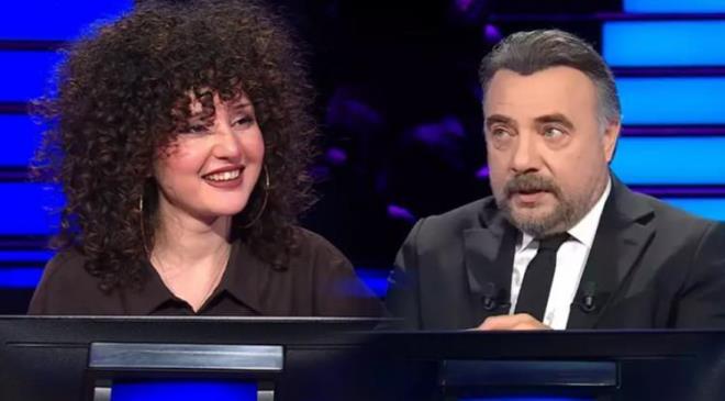 <span><em><strong>�nl� oyuncu Oktay Kaynarca'n�n sunumunu �stlendi�i fenomen yar��ma program� "Kim Milyoner Olmak �ster", son b�l�m�yle sosyal medyaya damga vurdu. Ba�ar�l� performans�yla g�z dolduran �a�la Da�l� isimli yar��mac�,&nbsp; 500 bin TL de�erindeki 11. soruda verdi�i kararla herkesi �a��rtt�.</strong></em></span>