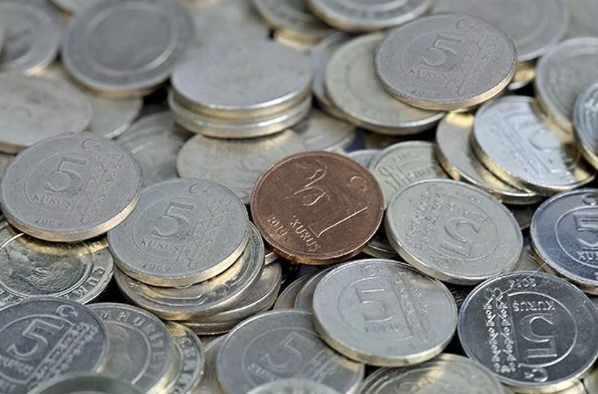 Son y�llarda koleksiyonerlerin adeta g�zdesi haline gelen belirli madeni paralar her ge�en daha da ra�bet g�r�yor. Son olarak, 1948 y�l�na ait hatal� punto bask�l� T�rk 1 kuru�u 200 liraya al�c� buldu.