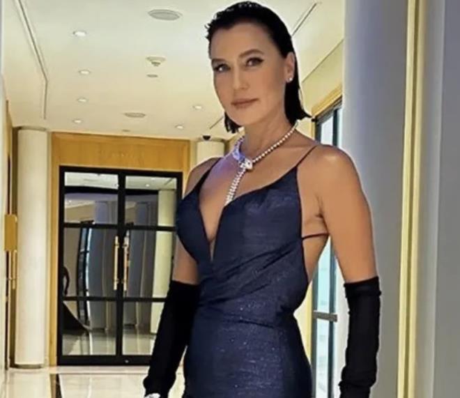 Sam, YouTube'da yay�nlanan 'Pa�a Pa�a Muhabbetler' program�na konuk olarak, ya�lanmay� sevdi�ini ve ya�la ilgili bir sorunu olmad���n� dile getirdi. "Ya�lan�yorum ve ya�lanmay� �u a��dan seviyorum: Bir kere hala hayattay�m. Ben ya�am heyecan� y�ksek biriyim. Birden fazla ya��m var; bu y�zden ya� sorunum yok." dedi. Bu a��klamas�yla izleyenlerin g�nl�n� kazanan Sam, ya��n� bir say�sal de�erden �ok, ruhsal bir deneyim olarak g�rd���n� belirtti.