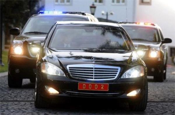 Babakan'n makam aracnn modeli S600L.