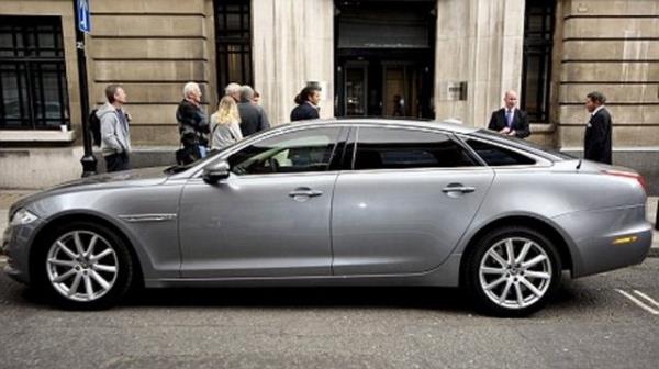 ngiltere Babakan David Cameron'un kulland makam arac ngilizlerin nl otomobil markas Jaguar.