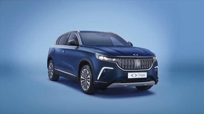 <p><strong>T10X ���N YEN� TRUOS S�R�M� GEL�YOR</strong></p><p>T�rkiye'nin yerli mobilite markas� Togg, T10X kullan�c�lar�n�n uzun s�redir bekledi�i yaz�l�m g�ncellemesi i�in haz�rl�klar�n� tamamlad�. �irketten yap�lan a��klamaya g�re, m�hendislerin ger�ekle�tirdi�i yol testleri ve kullan�c� geri bildirimleri do�rultusunda geli�tirilen yeni TruOS s�r�m� yak�nda devreye al�nacak.</p><p>G�ncelleme, ara�lara uzaktan yaz�l�m g�ncellemesi y�ntemiyle y�klenecek. <strong>Over-the-Air (OTA) sistemi sayesinde kullan�c�lar�n herhangi bir servis i�lemine ihtiya� duymadan yeni yaz�l�ma ge�i� yapabilmesi sa�lanacak.</strong></p>