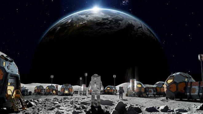 <p><strong>AY'DA GIDA �RET�M� ���N YEN� UMUT</strong></p><p>NASA'n�n Artemis II g�revi kapsam�nda Ay'a d�n�� haz�rl�klar� s�rerken, bilim insanlar� da uzun s�reli Ay g�revlerinde astronotlar�n nas�l beslenece�i sorusuna yan�t ar�yor. Ara�t�rman�n ba� y�r�t�c�s� Sara Santos, �al��man�n Ay'da tar�m yap�lmas�n�n m�mk�n olup olmad���n� anlamak a��s�ndan �nemli oldu�unu belirtti.</p><p>Teksas �niversitesi Jeofizik Enstit�s�'nde doktora sonras� ara�t�rmac� olarak g�rev yapan Santos,<strong>"Bu ara�t�rma, Ay'da mahsul yeti�tirmenin uygulanabilirli�ini anlamaya y�nelik �nemli bir ad�m. Ay y�zeyindeki regolit tabakas�n� nas�l verimli bir topra�a d�n��t�rebilece�imizi ara�t�r�yoruz"</strong>dedi.</p>