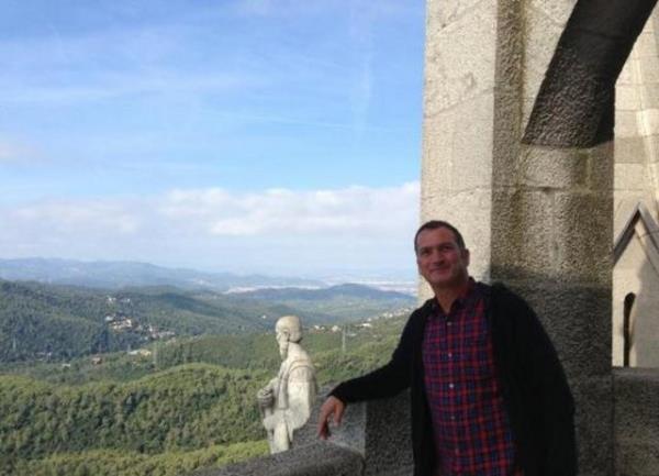 Kerem Grsev de tatil iin Barselona'y seti. Grsev, bu kareyi "Deniz seviyesinden 581 metre yukardayz" notuyla paylat.