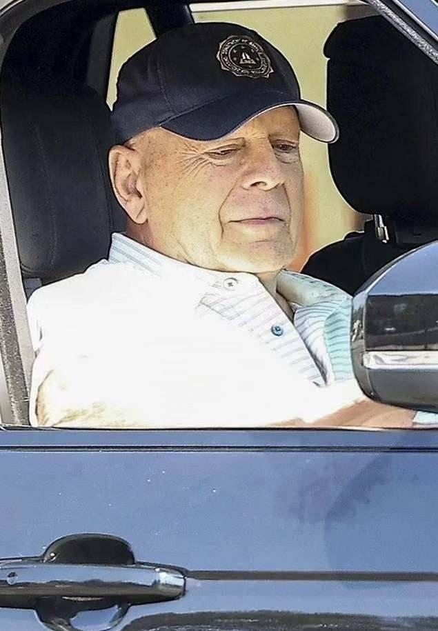 <strong>Willis'in iyi hissetti�ini belirten 47 ya��ndaki Heming, "Bruce hala �ok hareketli ve genel sa�l��� gayet iyi. Sadece beyni onu yar� yolda b�rak�yor." ifadelerini kulland�.</strong>