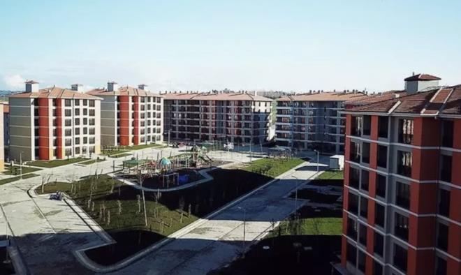 TOK� �STANBUL KURASI NE ZAMAN?<br>  <p>TOK� �stanbul kura tarihi, saati ve yeri hen�z duyurulmad�. Megakentte in�a edilecek 100 bin konutun hak sahiplerini belirleyecek kura takviminin �n�m�zdeki g�nlerde a��klanmas� bekleniyor.</p>