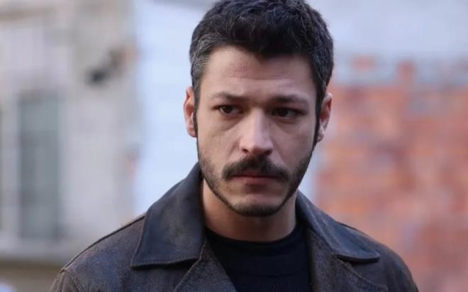 Hafsanur Sancaktutan'dan ge�ti�imiz g�nlerde ayr�lan Kubilay Aka'n�n askere gidece�i ortaya ��kt�. Aka, Bilecik'te askerlik yapacak.