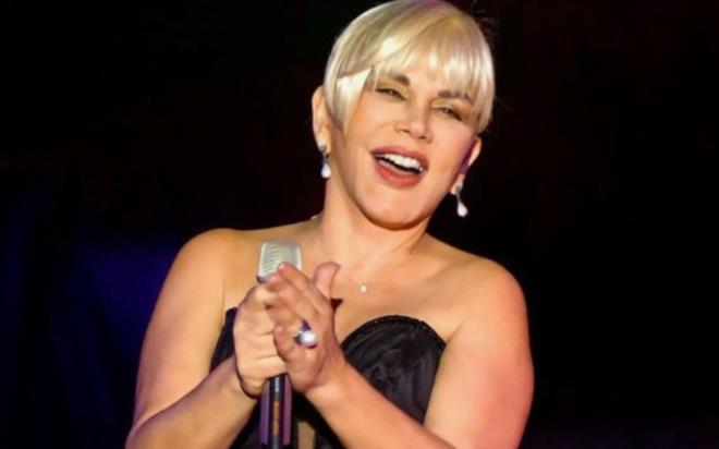 Per�embe ak�amlar� izleyicilerle bulu�an "Veliaht" dizisi i�in reytinglerden beklenen ba�ar�y� elde edememesi sonucu final karar� al�nd�. Sezen Aksu'nun Zafer karakterinin �ld��� sahne �zerine "Kar" isimli �ark� yazd��� dizinin final yapmas�nda ekonomik gerek�elerin de etkisinin oldu�u ��renildi.