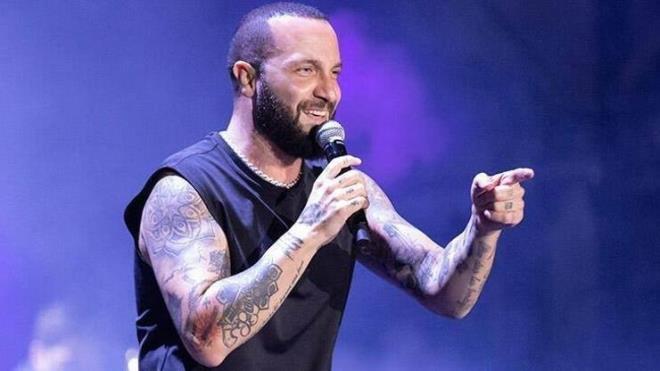 <p><strong>BERKAY</strong></p>    <p>�stanbul-K�br�s: 5 milyon</p>