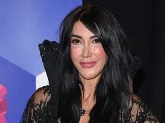 <p><strong>HANDE YENER</strong></p>    <p>K�br�s: 4 milyon</p>