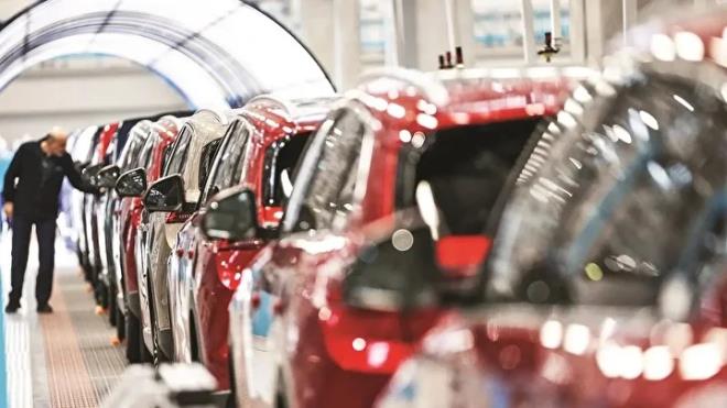 Kimleri kapsayacak?<br><p><br></p><p>Teklif metnine g�re d�zenleme t�m emeklileri kapsam�yor. Taslak d�zenleme �zellikle Ba�-Kur kapsam�nda emekli olan esnaf ve sanatk�rlar� hedef al�yor.</p><p><br></p><p>Bu �er�evede yararlanabilecek gruplar aras�nda:</p><p>5362 say�l� Esnaf ve Sanatk�rlar Meslek Kurulu�lar� Kanunu kapsam�ndaki esnaf ve sanatk�rlar</p><p><br></p><p>5510 say�l� Kanun'un 4/1-b maddesine g�re Ba�-Kur'dan ya�l�l�k ayl��� alan emekliler yer al�yor. Buna kar��l�k SSK emeklileri ve Emekli Sand��� kapsam�ndaki memur emeklileri genel olarak d�zenleme d���nda kal�yor.</p>