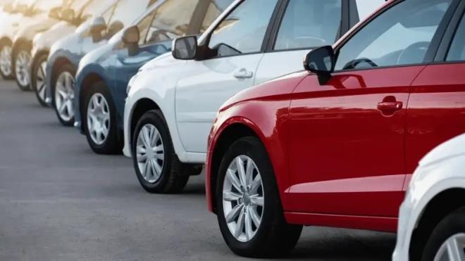 T�rkiye'de milyonlarca emekliyi ilgilendiren �TV'siz ara� d�zenlemesi iddialar� g�ndemde. TBMM'ye sunulan kanun teklifinin yasala�t��� y�n�ndeki haberler sosyal medyada yay�l�rken, teklif hen�z Meclis Genel Kurulu'ndan ge�medi ve y�r�rl��e girmedi. D�zenleme kabul edilse bile t�m emeklileri de�il, belirli emeklileri kapsayacak. ��te emeklilere �TV'siz ara� al�m�na ili�kin son geli�meler.