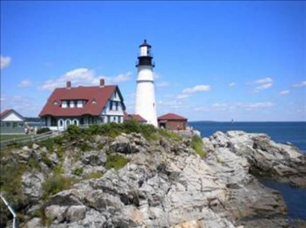 1838 ylnda Amerikal ormanclar Maine'de aalar kesmeye balaynca, ngiltere hemen blgeye asker gnderdi ve saldr gerekletirdi. 11 ay sonra anlama saland ve ngiltere Maine'ni Amerika'ya geri verdi.