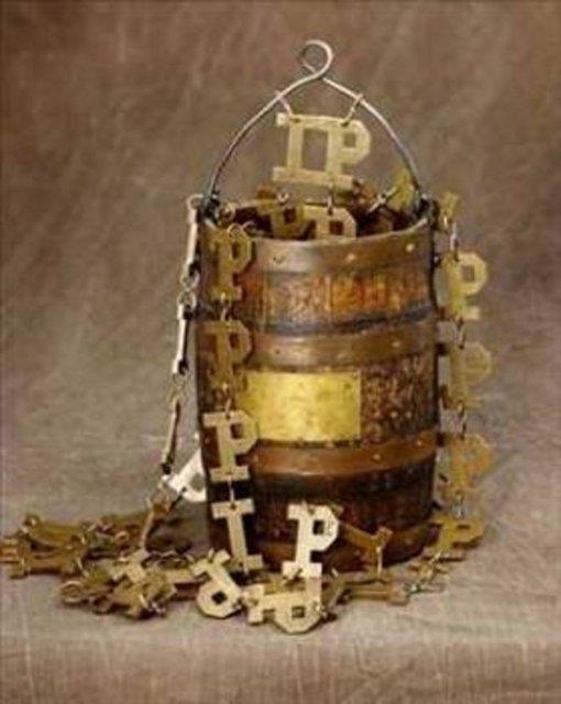 <b>Mee Kova Sava:</b> 1325 ylnda Modena ehrinden bir grup asker Bologna ehrine saldrd ve ehirden mee bir kova aldlar.