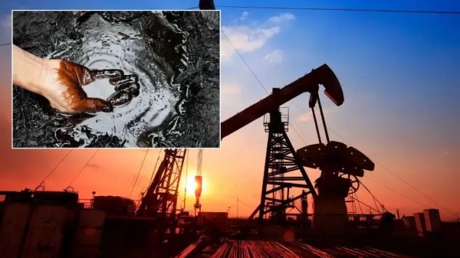 K�resel enerji piyasalar�nda dengeler yeniden �ekillenirken, �ran'�n petrol ihracat�ndaki hamleleri uluslararas� arenada dikkat �ekmeyi s�rd�r�yor. ABD ve �srail'in do�rudan hedef ald��� ve askeri sald�r�lar�n oda��nda bir sava� s�recinden ge�en Tahran y�netimi, egemenlik haklar�n� savunurken k�resel enerji pazar�ndaki stratejik a��rl���n� da korumaya devam ederken �zellikle enerji krizinin derinle�ti�i bu d�nemde, Tahran'�n en b�y�k ticaret ortaklar� merak ediliyor. Peki, �ran petrol�n� en �ok hangi �lkeler al�yor? ��te son resmi veriler ve listenin zirvesindeki o �lke.