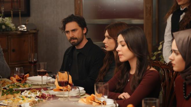 Nilsu Berfin Akta� ve Burak Tozkoparan'�n ba�rollerini payla�t���, H�lya Av�ar, Levent �lgen, Erkan Can ve Fikret Ku�kan gibi dev isimleri bulu�turan dizi bu hafta ekrana gelecek 7. b�l�m�yle ekran maceras�n� sonland�racak.