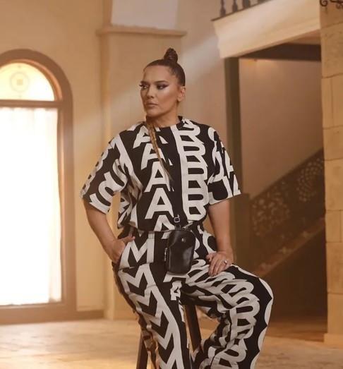 <strong>'Diyet yap�yorum, tek ���n yiyorum' diyen meslekta�lar�n�n d�r�st olmad���n� s�yleyen Akal�n, sosyal medya hesab�ndan yapt��� son payla��mla yeni bir tart��man�n fitilini ate�ledi.</strong>